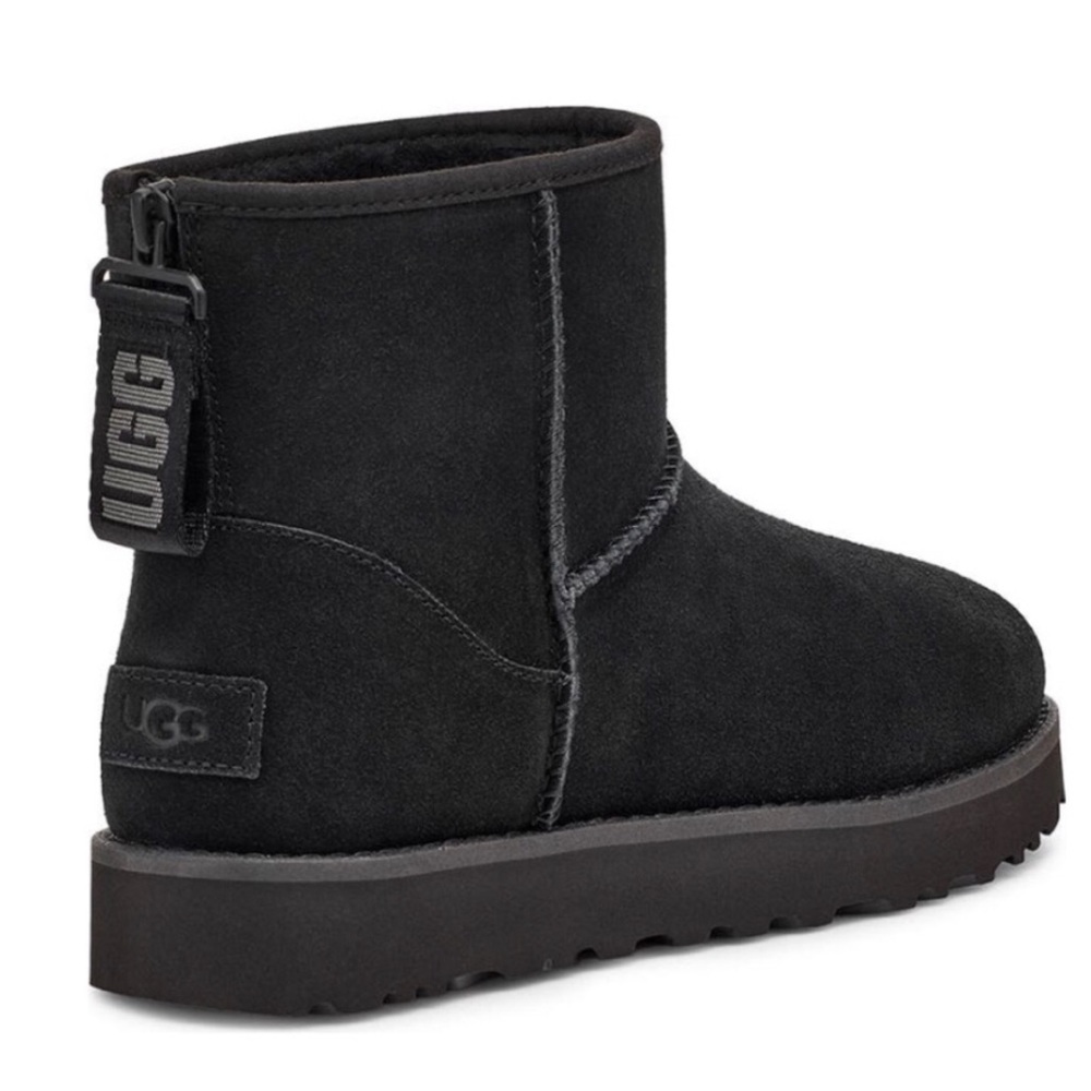 New UGG Classic Mini Black Bootie Women’s Size 8